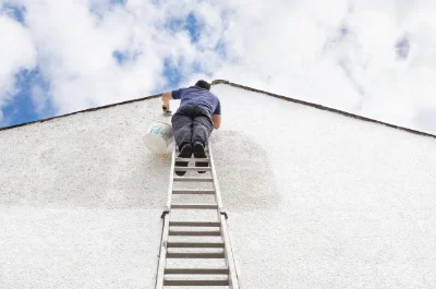 Peinture extérieure au Lac-d'Issarlès — façades et ravalement